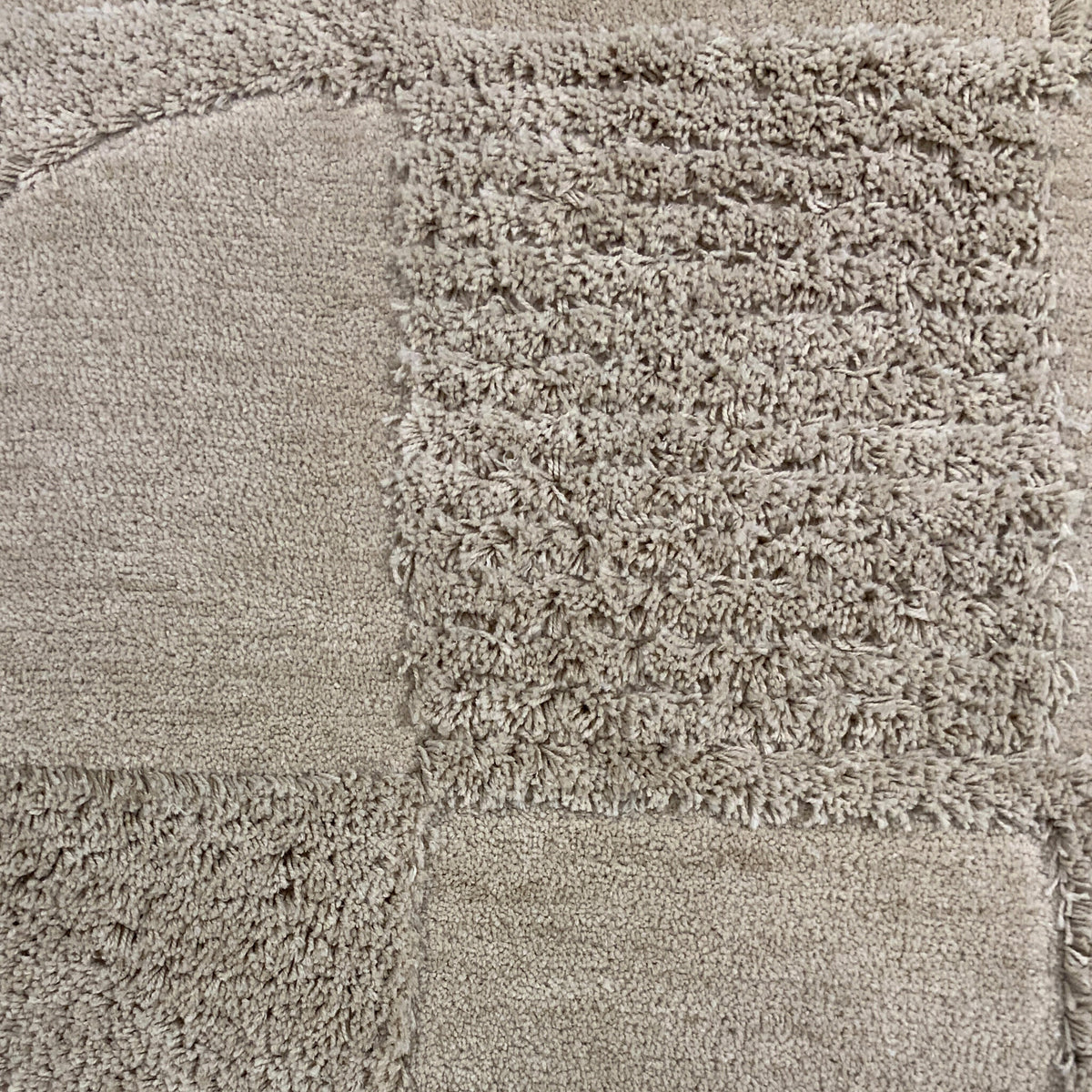 Organic rug - Odette Shapes Taupe